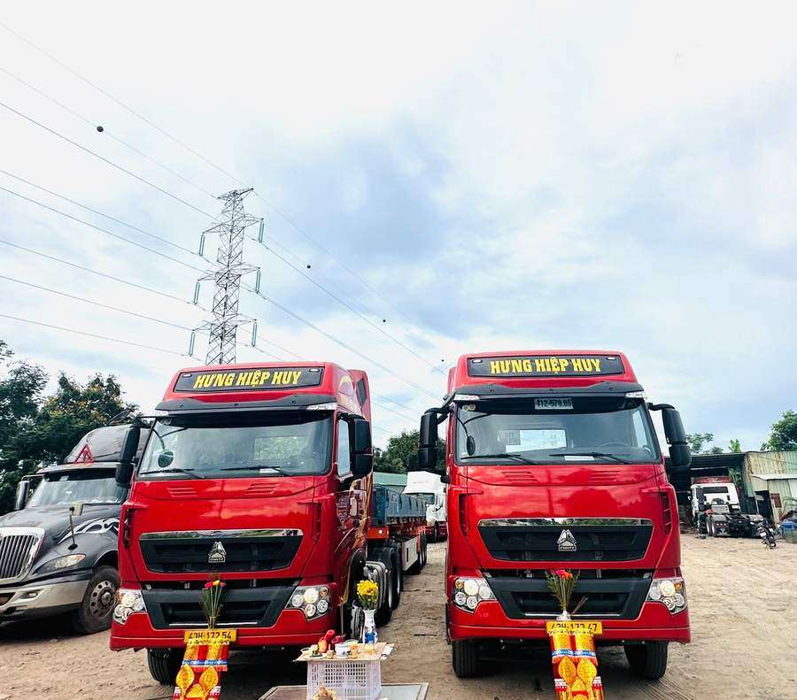 Đội xe đầu kéo container Hưng Hiệp Huy Logistics